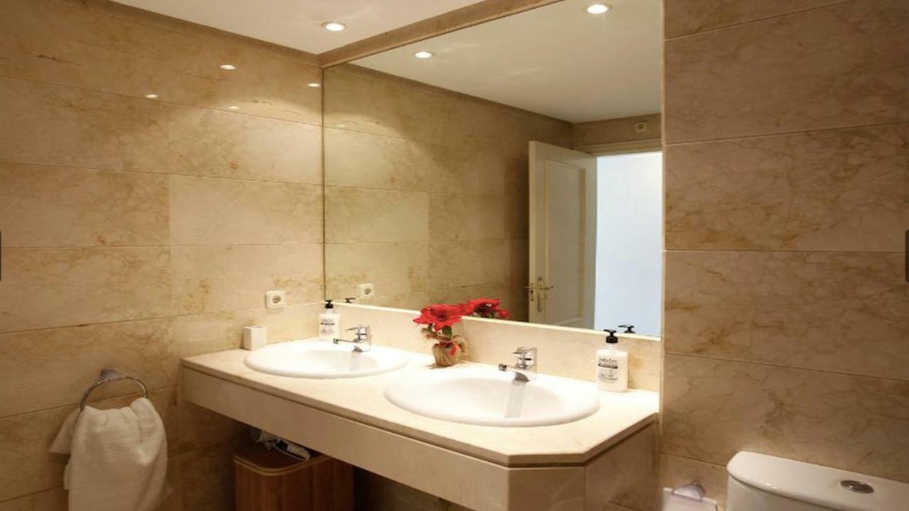 Apartemen Center Puerto Banus -3 Bedrooms *